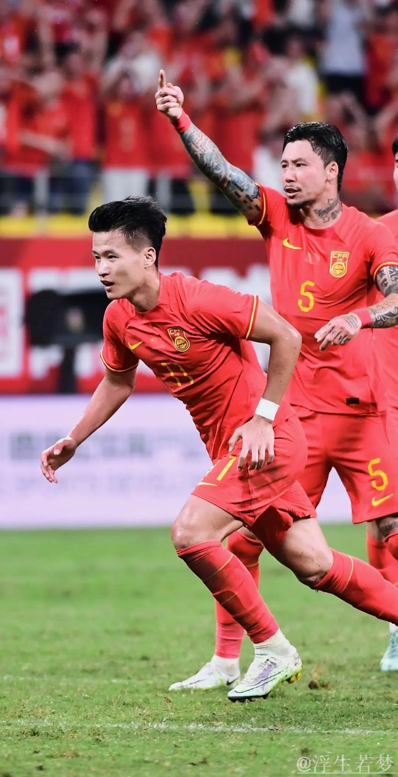 林良铭突入禁区 巧妙晃防弧线破门 林良铭突入禁区 巧妙晃防弧线破门