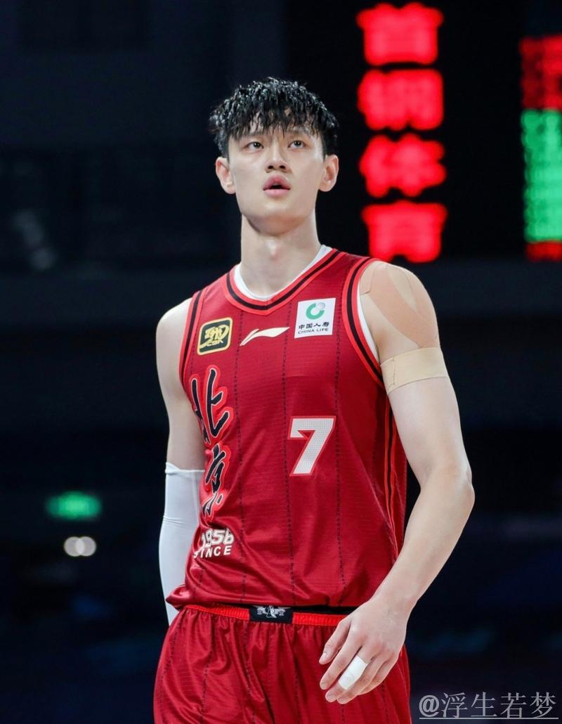 曾凡博因伤赛季提前结束 需休养2至3个月