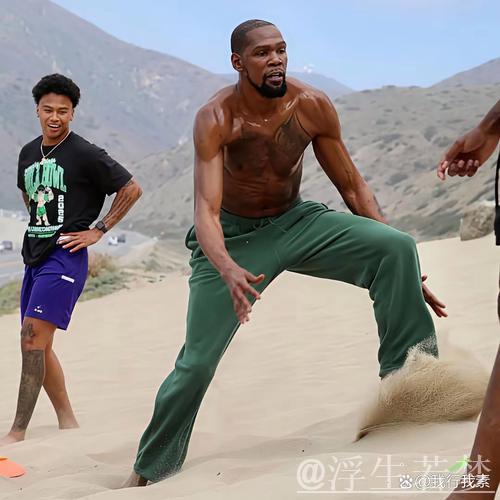 琼斯横传助攻，杜兰特正中三分得手